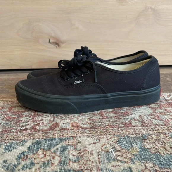 Vans Authentic All Black Skate shoes women’s size 10 - Picture 4 of 8